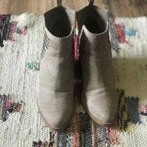 Heeled boots